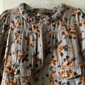 Vintage super cute floral jacket with silver zipper and puffed sleeves.